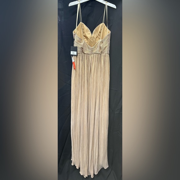 Mac Duggal Size 8 Style #26275 METALLIC RUCHED A LINE GOWN - Picture 5 of 7